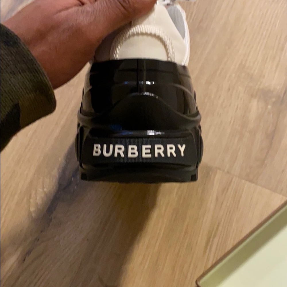 Burberry shoes - Picture 4 of 4
